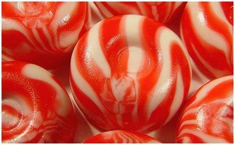 Nostalgic Strawberry 🍓 Cream Saver Retro Roll